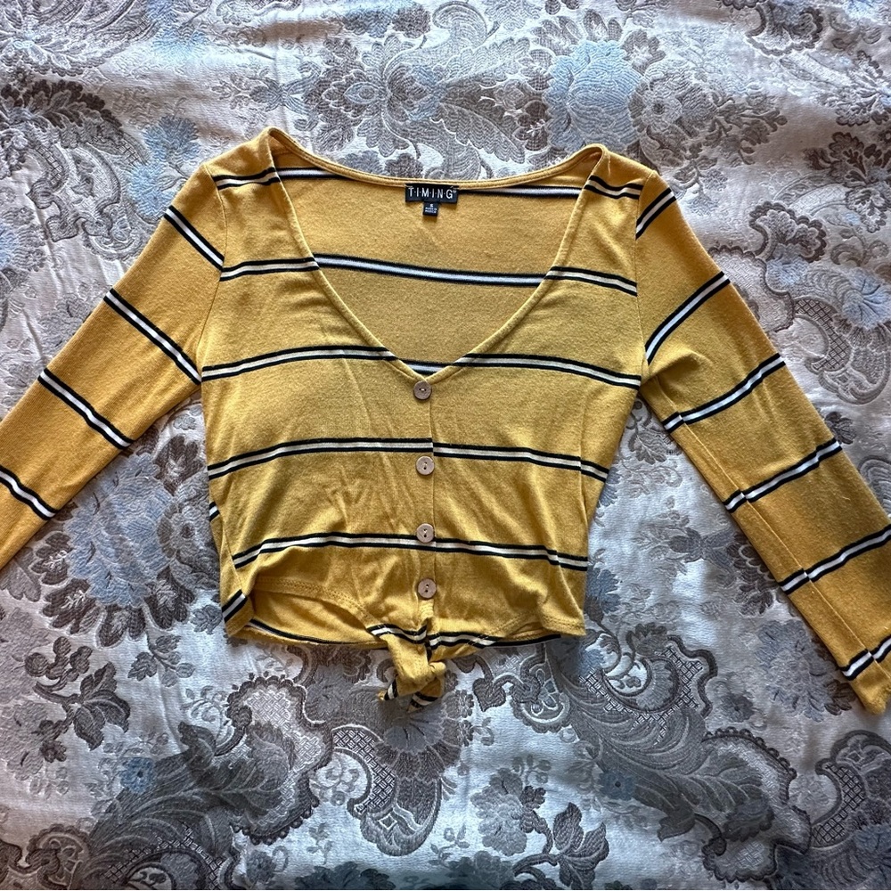 Yellow Vneck top